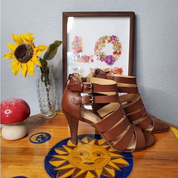 Liz Claiborne Brown Heel Size 8 - Picture 2 of 3